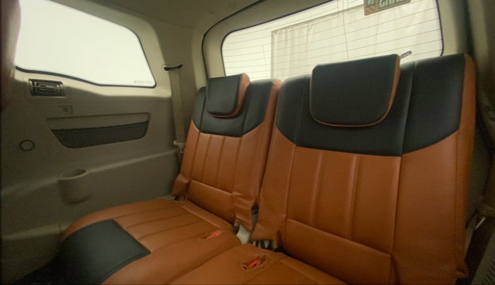 2016 Mahindra XUV500 W6, Diesel, Manual, 91,037 km, Third Seat Row ( optional )