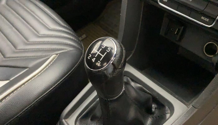 2016 Maruti Vitara Brezza ZDI PLUS DUAL TONE, Diesel, Manual, 79,493 km, Gear lever - Knob has minor damage