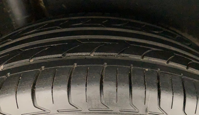 2016 Maruti Vitara Brezza ZDI PLUS DUAL TONE, Diesel, Manual, 79,493 km, Right Rear Tyre Tread