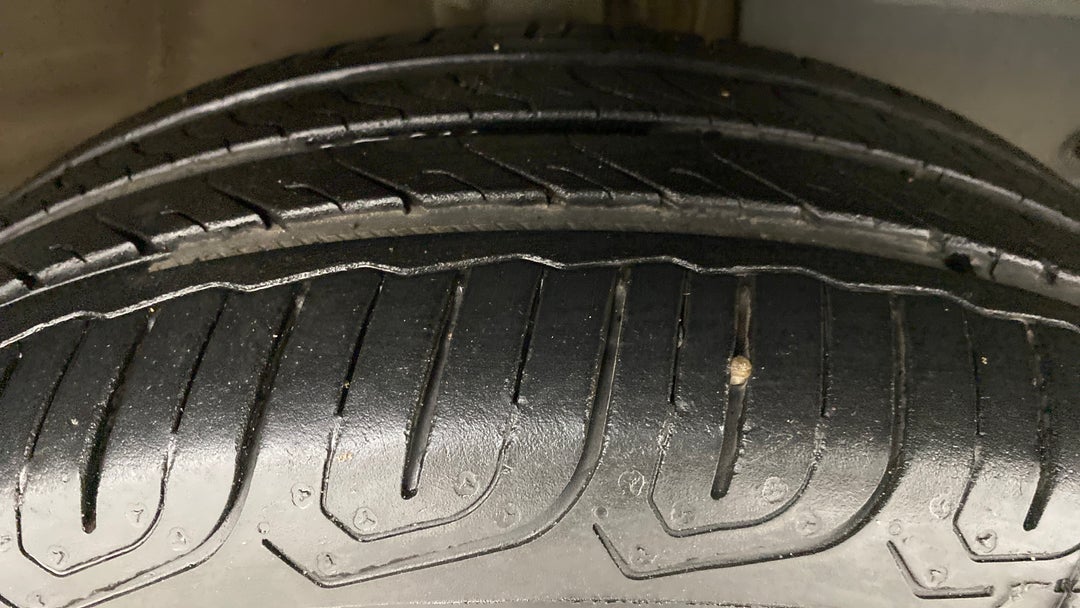 Right Front Tyre Tread