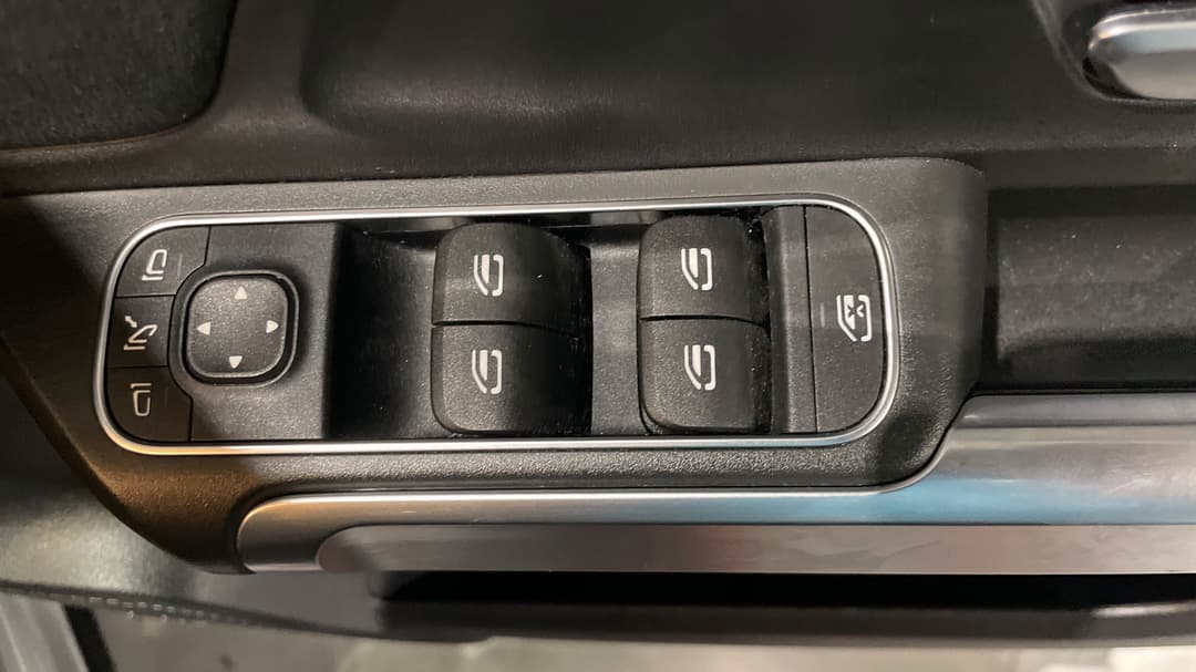 2021 Mercedes-benz Glb 200, Automatic, 71441 km, Drivers Side Door Panel Controls