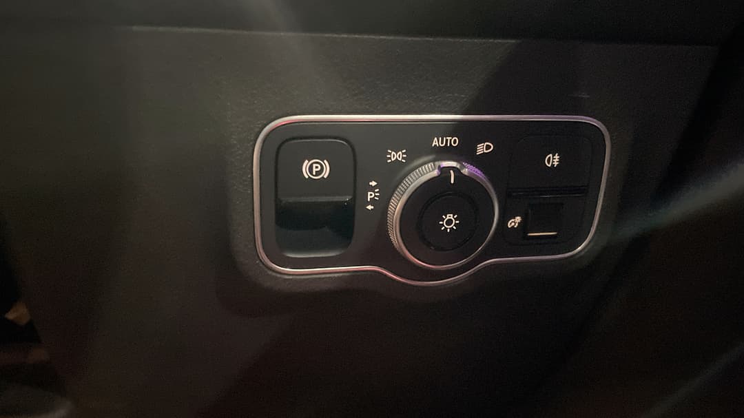 2021 Mercedes-benz Glb 200, Automatic, 71441 km, Utility Switches/Buttons
