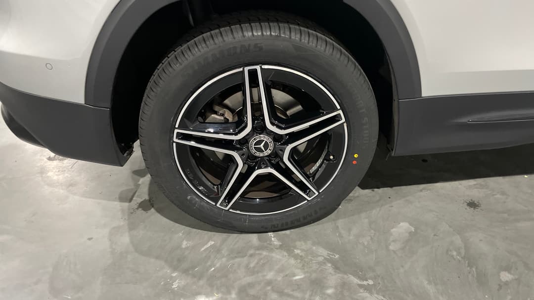 2021 Mercedes-benz Glb 200, Automatic, 71441 km, Right Rear Wheel