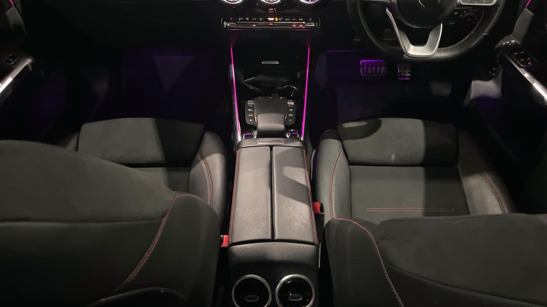 2021 Mercedes-benz Glb 200, Automatic, 71441 km, Center Console