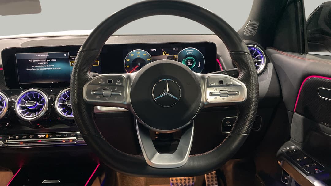 2021 Mercedes-benz Glb 200, Automatic, 71441 km, Steering Wheel Close-up