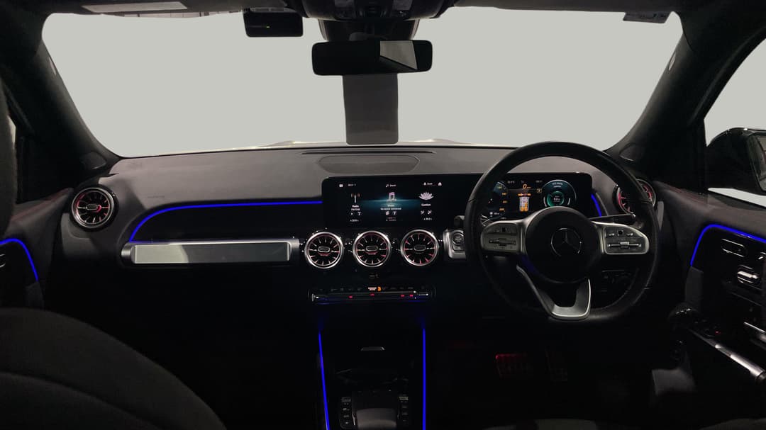 2021 Mercedes-benz Glb 200, Automatic, 71441 km, Dashboard View