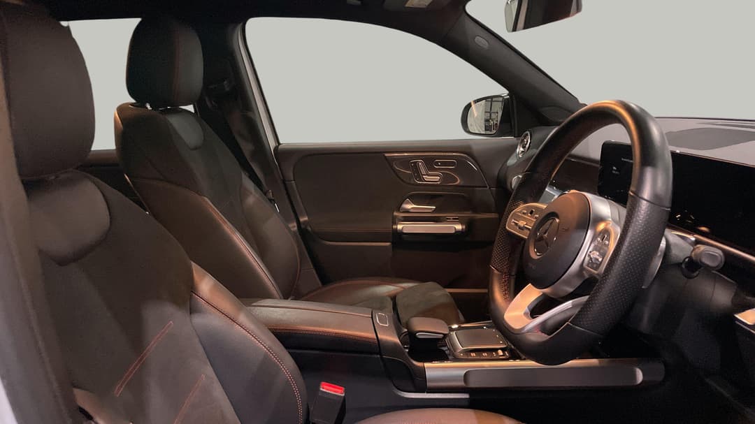 2021 Mercedes-benz Glb 200, Automatic, 71441 km, Right Side Front Door Cabin View