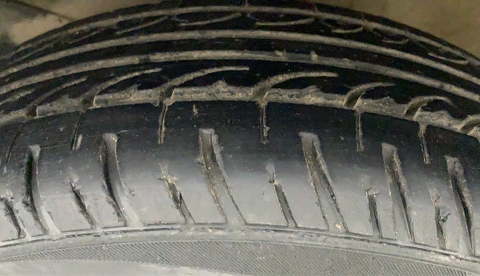 2014 Honda Brio S MT, Petrol, Manual, 86,881 km, Left Front Tyre Tread