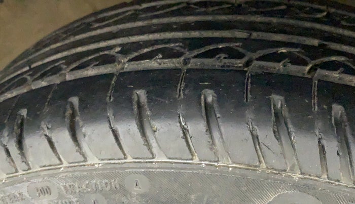2014 Honda Brio S MT, Petrol, Manual, 86,881 km, Right Front Tyre Tread