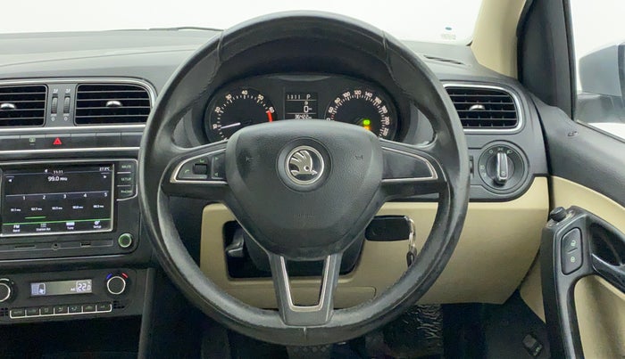 2017 Skoda Rapid 1.6 MPI STYLE AT, Petrol, Automatic, 36,421 km, Steering Wheel Close Up