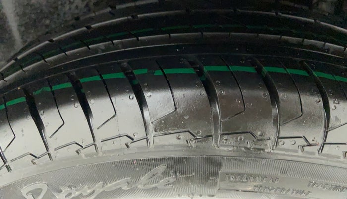 2015 Maruti Swift VXI D, CNG, Manual, 1,33,652 km, Left Rear Tyre Tread