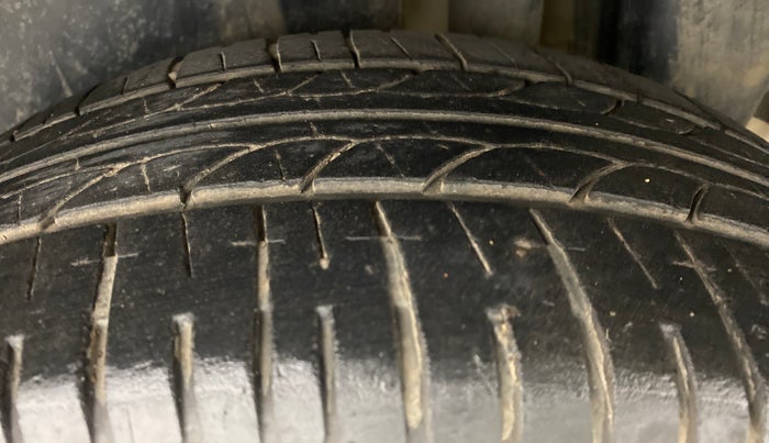 2015 Maruti Ciaz ZDI+ SHVS, Diesel, Manual, 87,122 km, Left Rear Tyre Tread