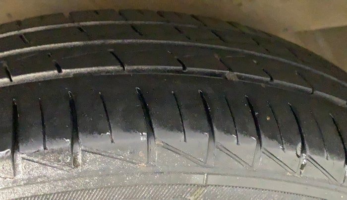 2014 Maruti Wagon R 1.0 LXI CNG, CNG, Manual, 1,05,480 km, Right Rear Tyre Tread