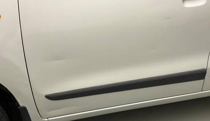 2014 Maruti Wagon R 1.0 LXI CNG, CNG, Manual, 1,05,480 km, Front passenger door - Slightly dented