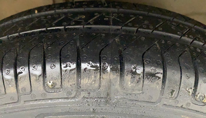 2014 Maruti Wagon R 1.0 LXI CNG, CNG, Manual, 1,05,480 km, Right Front Tyre Tread