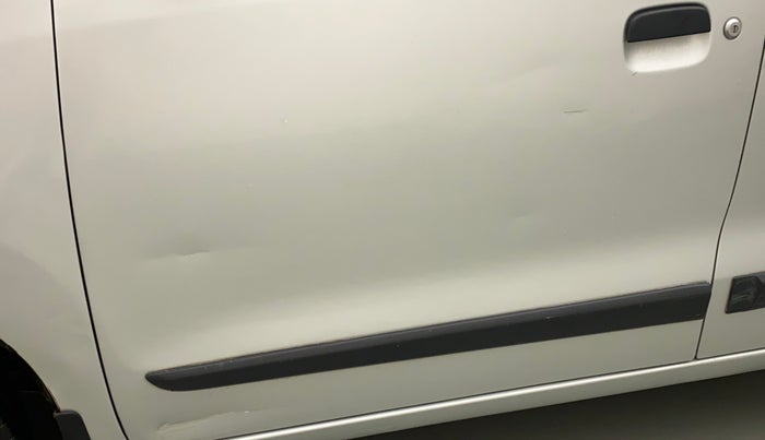 2014 Maruti Wagon R 1.0 LXI CNG, CNG, Manual, 1,05,480 km, Front passenger door - Upto 4 inch Scratches + Count of scratches 3-5 ( Metal not Visible)