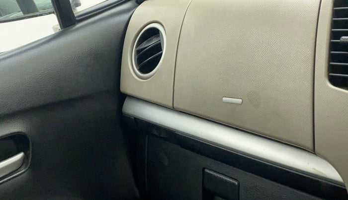 2014 Maruti Wagon R 1.0 LXI CNG, CNG, Manual, 1,05,480 km, Dashboard - Cup holder not working