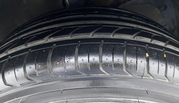 2016 Maruti Baleno ZETA 1.2 K12, Petrol, Manual, 42,498 km, Right Front Tyre Tread