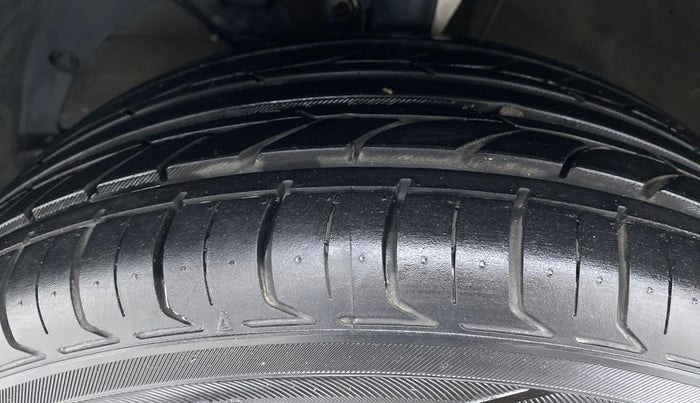 2016 Maruti Baleno ZETA 1.2 K12, Petrol, Manual, 42,498 km, Left Front Tyre Tread
