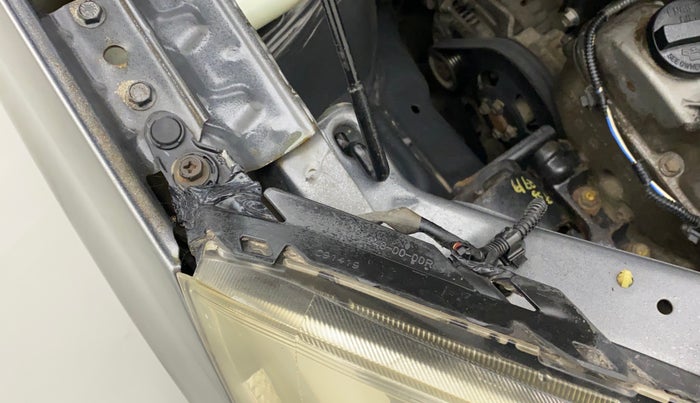 2012 Maruti Wagon R 1.0 LXI, Petrol, Manual, 89,586 km, Right headlight - Clamp has minor damage