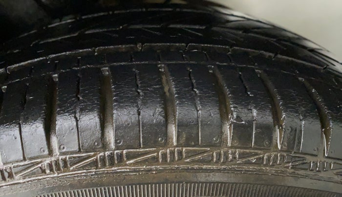 2015 Hyundai Grand i10 SPORTZ 1.2 KAPPA VTVT, Petrol, Manual, 25,595 km, Left Rear Tyre Tread