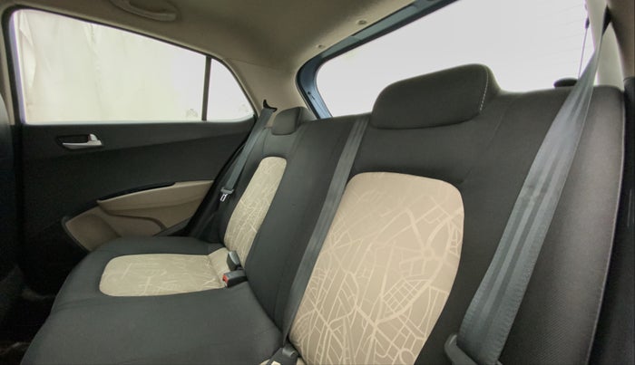 2015 Hyundai Grand i10 SPORTZ 1.2 KAPPA VTVT, Petrol, Manual, 25,595 km, Right Side Rear Door Cabin