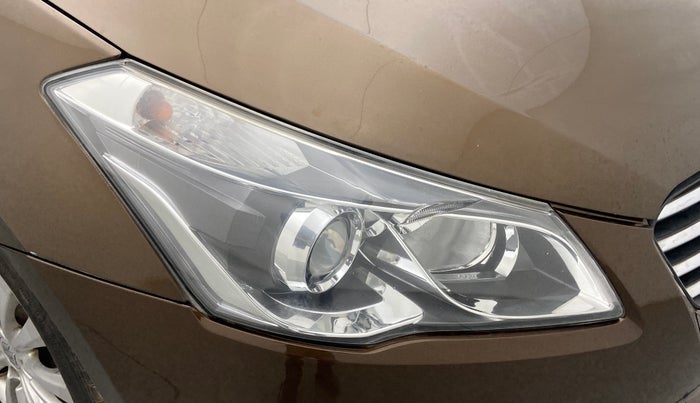 2016 Maruti Ciaz ZDI SHVS, Diesel, Manual, 72,005 km, Right headlight - Headlight parking bulb fused