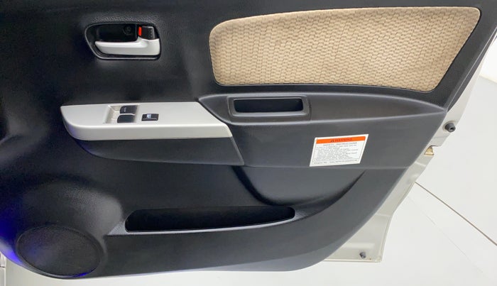 2017 Maruti Wagon R 1.0 LXI CNG, CNG, Manual, 22,601 km, Driver Side Door Panels Control