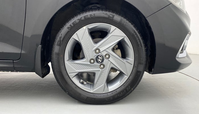 2018 Hyundai Verna 1.6 CRDI SX + AT, Diesel, Automatic, 55,619 km, Right Front Wheel