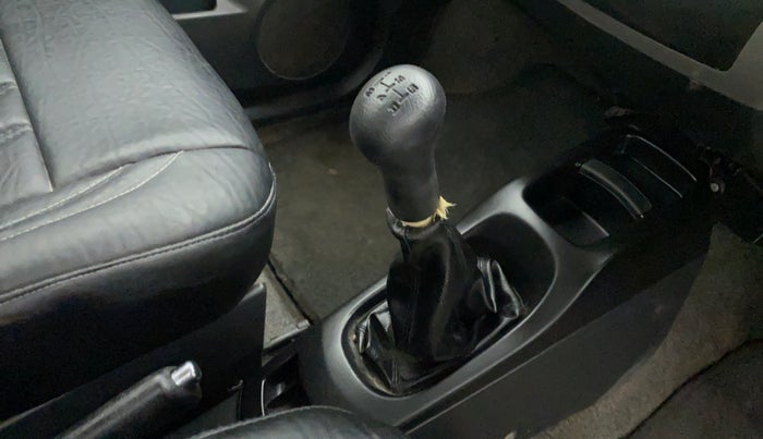 2011 Maruti Wagon R 1.0 VXI, Petrol, Manual, 75,861 km, Gear lever - Boot cover slightly torn