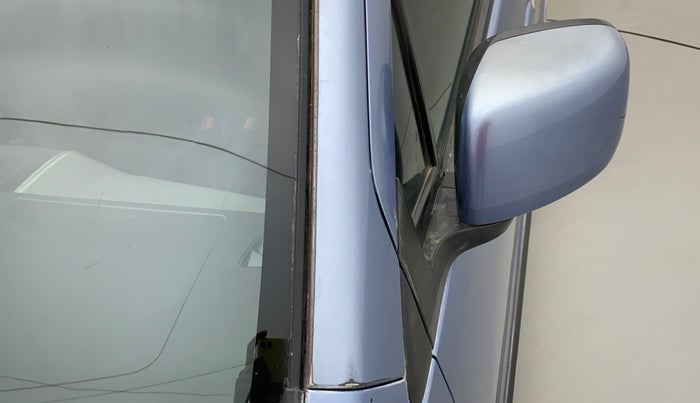 2011 Maruti Wagon R 1.0 VXI, Petrol, Manual, 75,861 km, Left A pillar - Paint is slightly faded