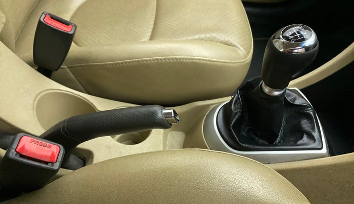 2013 Hyundai Verna FLUIDIC 1.6 CRDI SX OPT, Diesel, Manual, 97,264 km, Gear Lever
