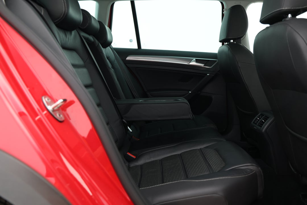 2018 Volkswagen Golf Alltrack 135 Tdi Premium, Automatic, 81413 km, Right Side Rear Door Cabin View