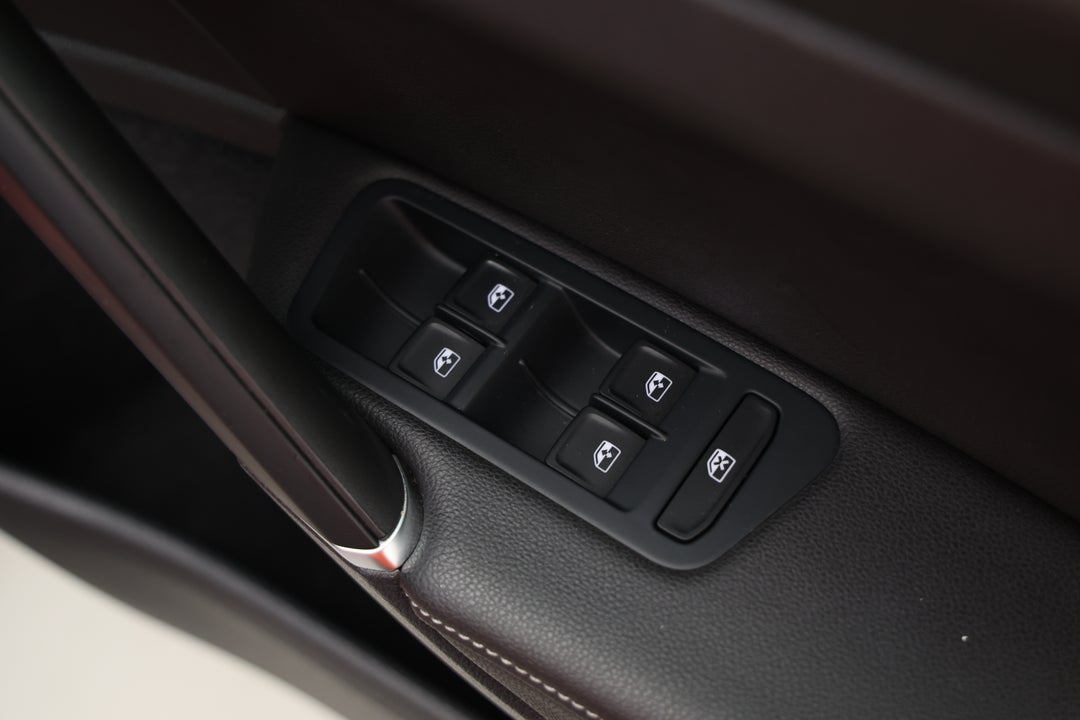 2018 Volkswagen Golf Alltrack 135 Tdi Premium, Automatic, 81413 km, Drivers Side Door Panel Controls