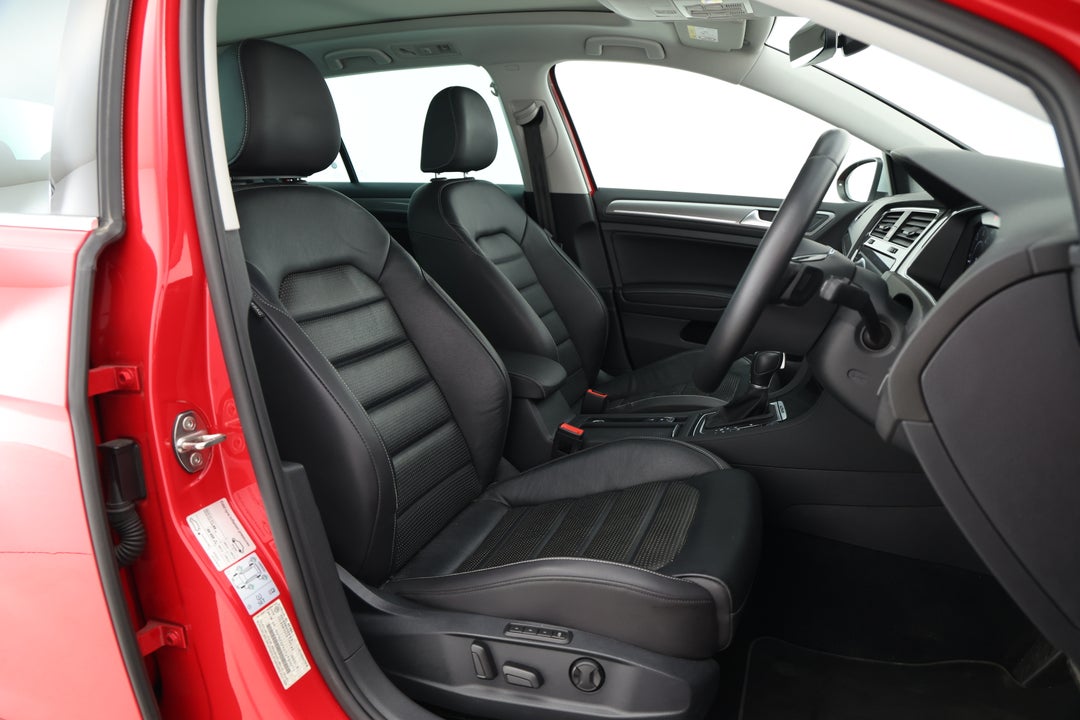 2018 Volkswagen Golf Alltrack 135 Tdi Premium, Automatic, 81413 km, Right Side Front Door Cabin View