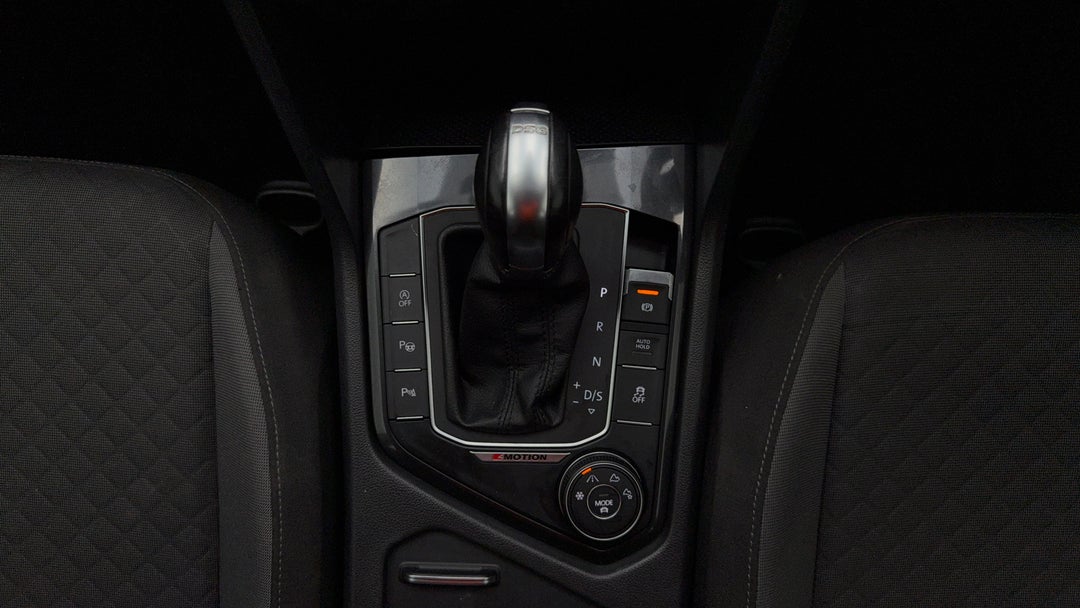 2016 Volkswagen Tiguan 132 Tsi Comfortline, Automatic, 77249 km, Gear Lever 