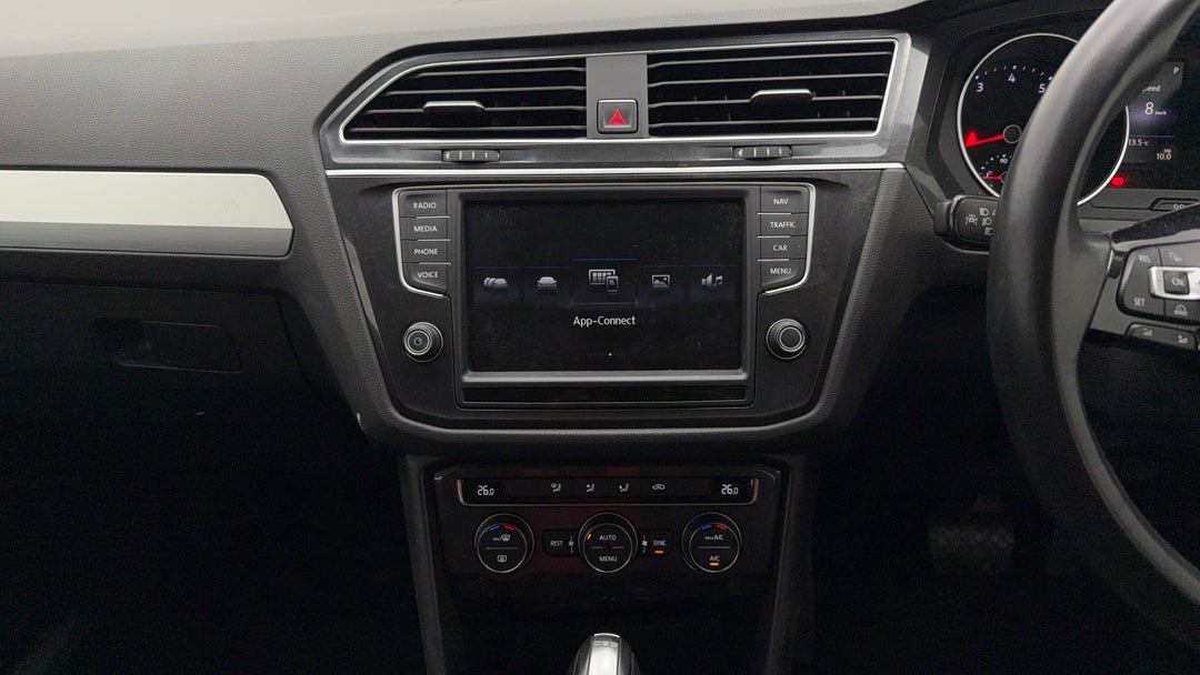 2016 Volkswagen Tiguan 132 Tsi Comfortline, Automatic, 77249 km, Center Console