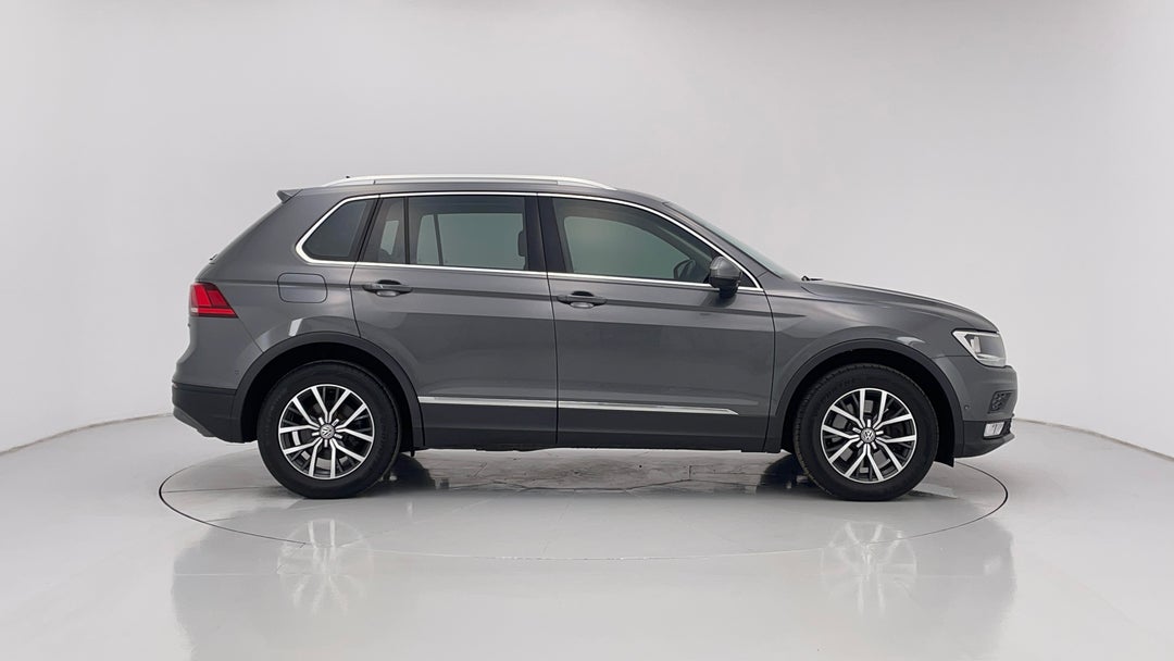 2016 Volkswagen Tiguan 132 Tsi Comfortline, Automatic, 77249 km, Right Side View