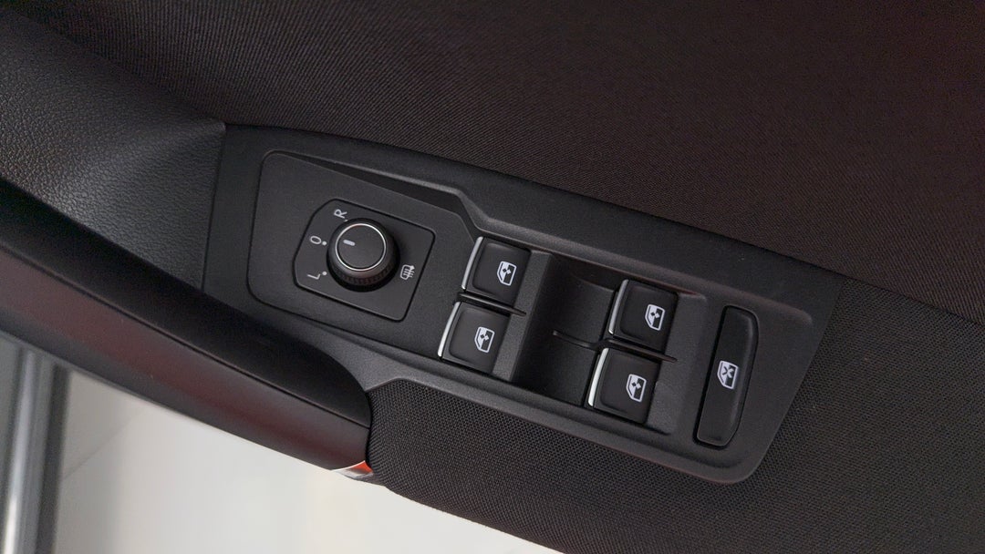 2016 Volkswagen Tiguan 132 Tsi Comfortline, Automatic, 77249 km, Drivers Side Door Panel Controls