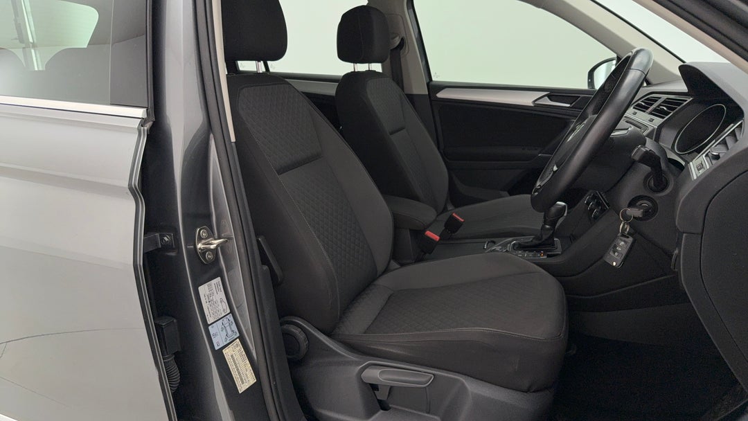 2016 Volkswagen Tiguan 132 Tsi Comfortline, Automatic, 77249 km, Right Side Front Door Cabin View