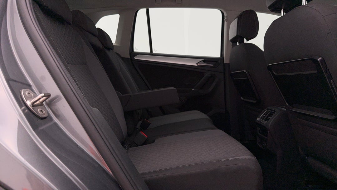 2016 Volkswagen Tiguan 132 Tsi Comfortline, Automatic, 77249 km, Right Side Rear Door Cabin View