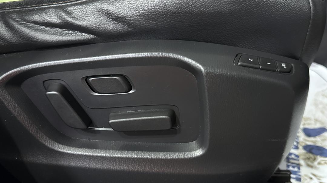 2017 Mazda CX-5 Gt (4x4), Automatic, 132723 km, Drivers Side Adjustment Panel