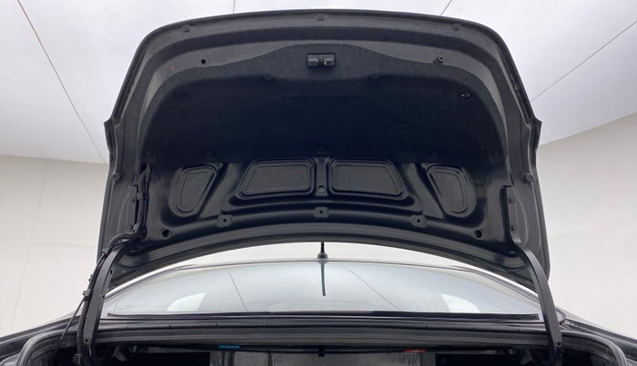 2016 Hyundai Verna 1.4 VTVT, Petrol, Manual, 71,487 km, Boot Door Open