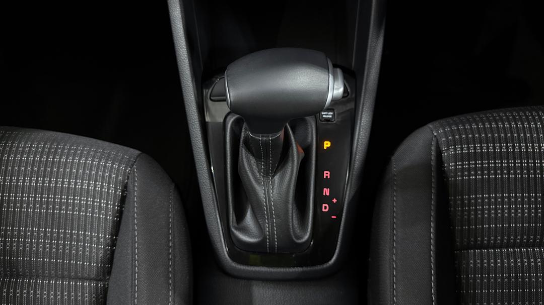 2022 Kia Stonic Sport, Automatic, 10150 km, Gear Lever 