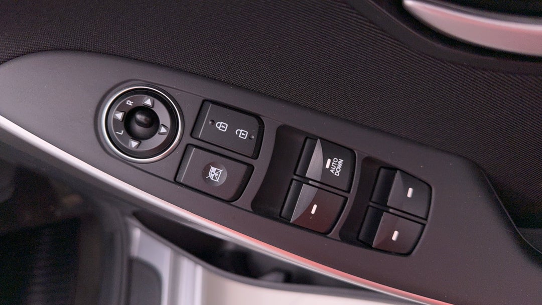 2015 Hyundai i30 Active, Automatic, 119542 km, Drivers Side Door Panel Controls