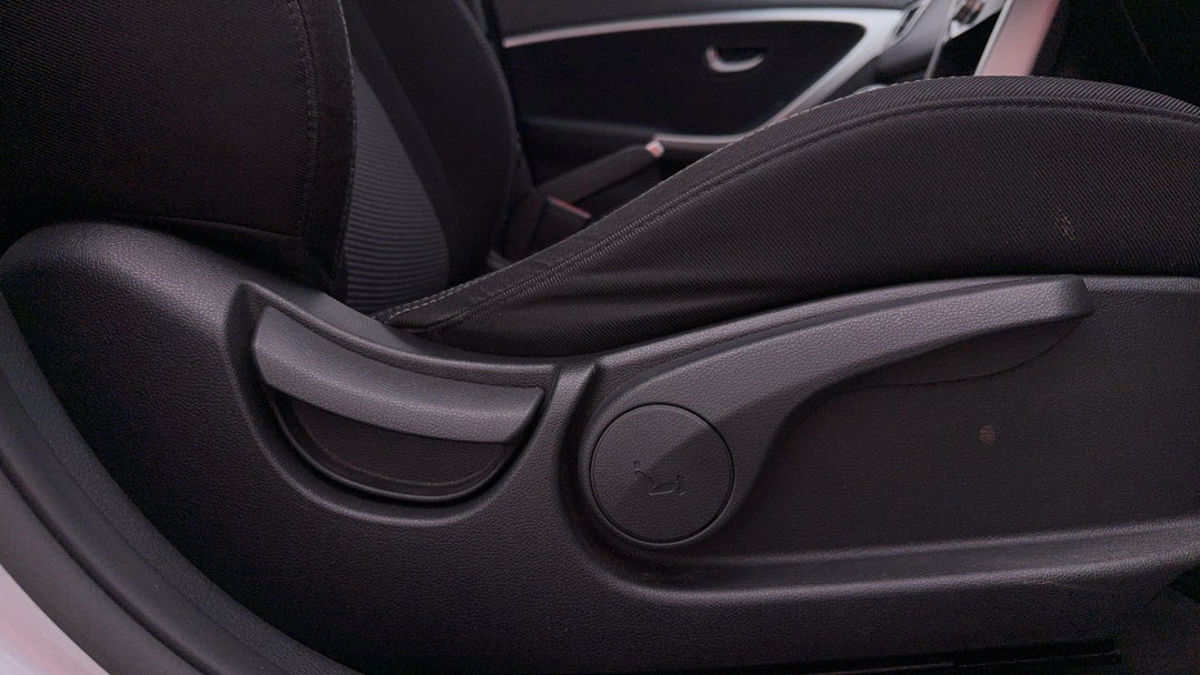 2015 Hyundai i30 Active, Automatic, 119542 km, Drivers Side Adjustment Panel