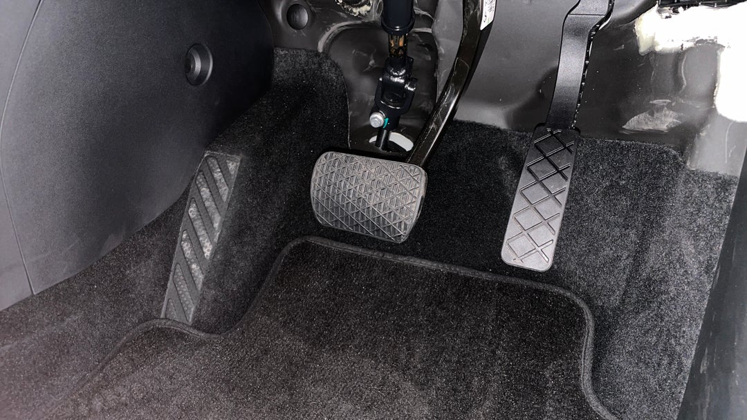 2025 MG ZS Excite, Automatic, 722 km, Pedals and Footmat