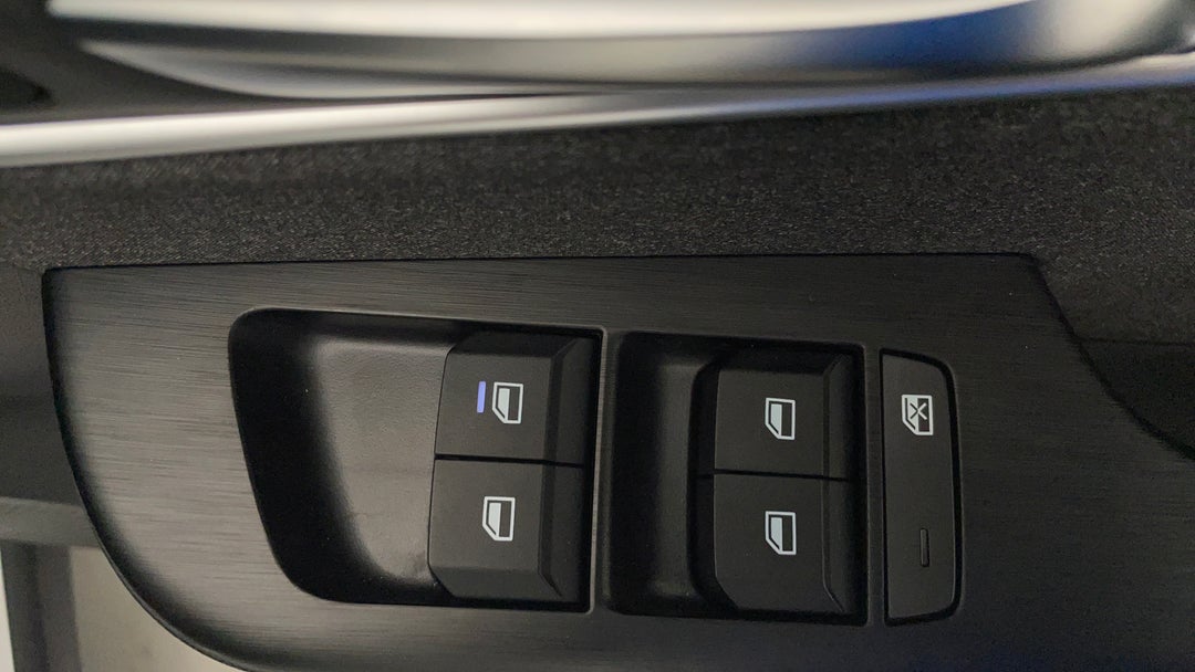 2025 MG ZS Excite, Automatic, 722 km, Drivers Side Door Panel Controls