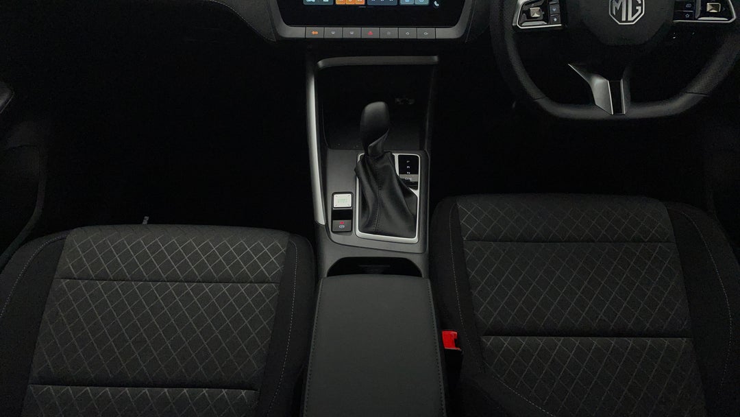 2025 MG ZS Excite, Automatic, 722 km, Center Console