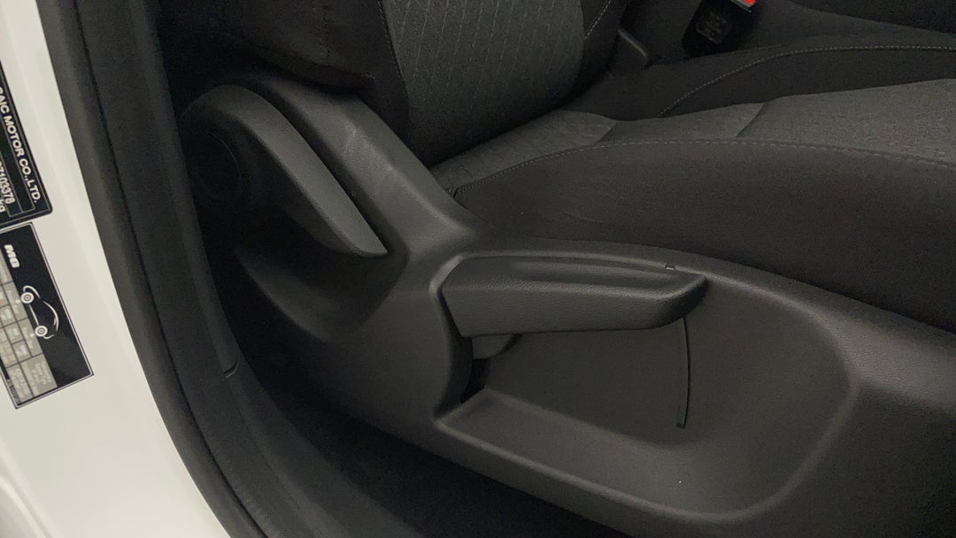 2025 MG ZS Excite, Automatic, 722 km, Drivers Side Adjustment Panel